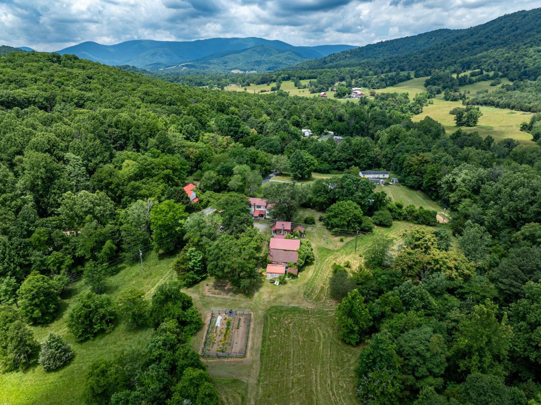 Bliss Point Farm And B&B, Llc Earlysville Esterno foto